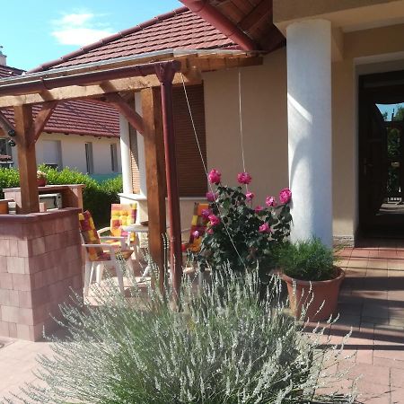 Betty Apartman Balatonfůzfő Exterior foto