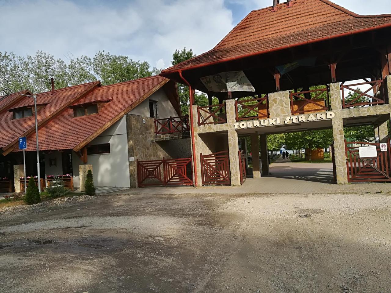 Betty Apartman Balatonfůzfő Exterior foto